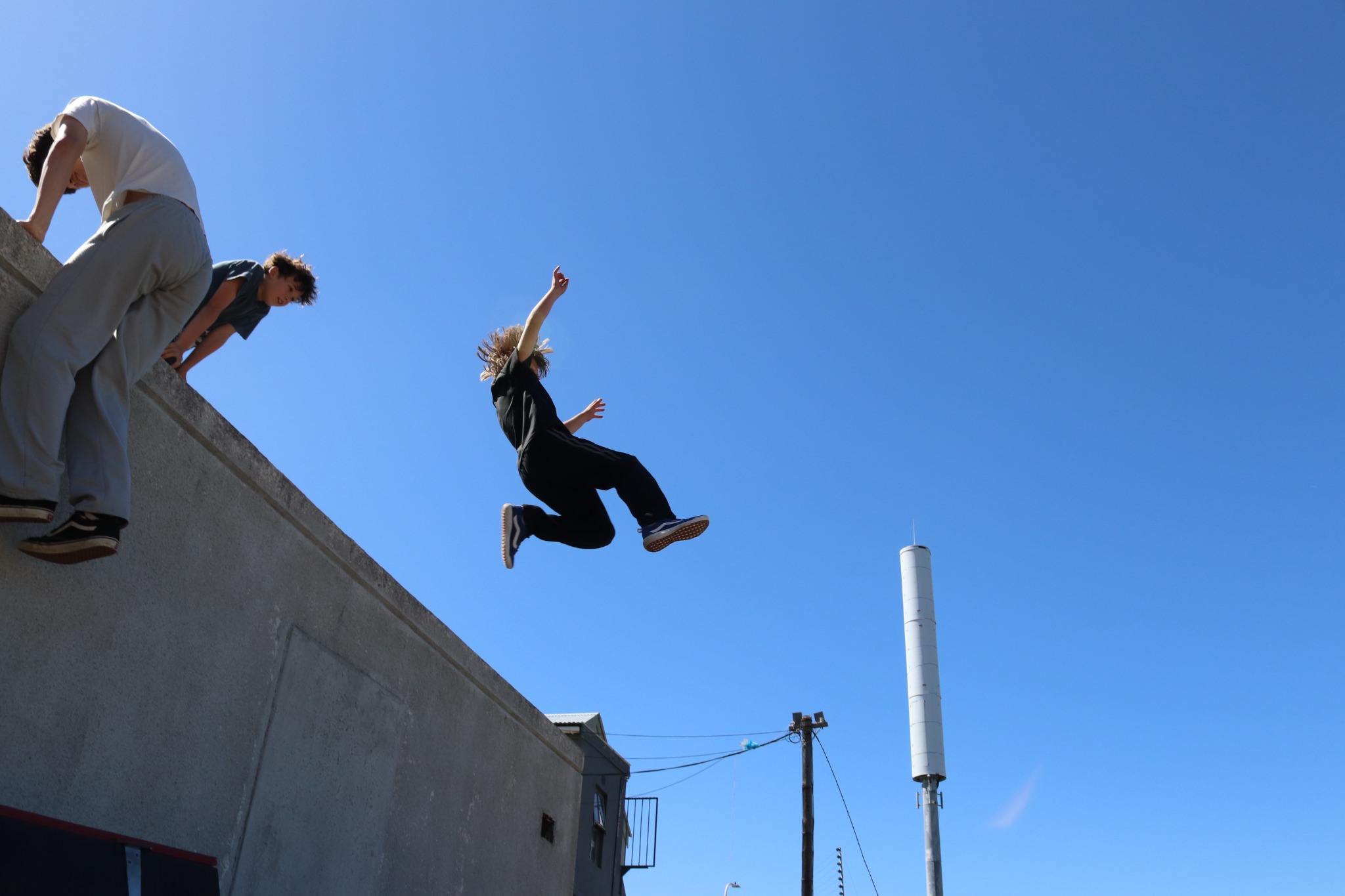 Parkour athlete progressing to a bigger movement challenge